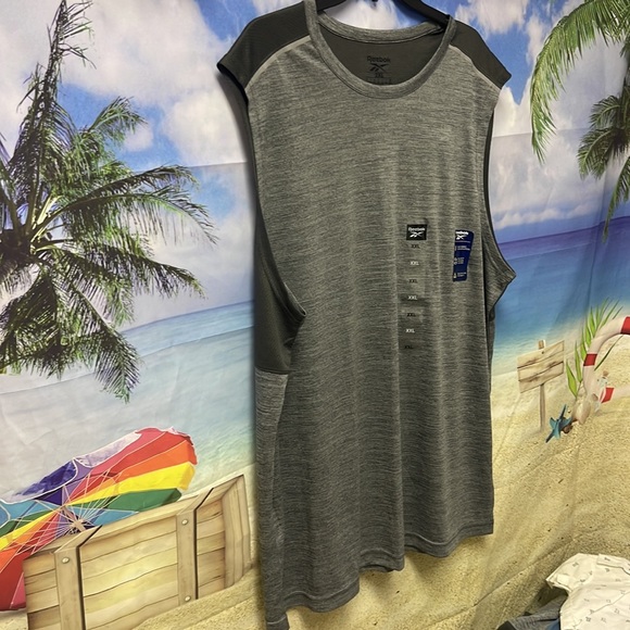 - Brand new with tags Men’s Reebok active tank top. Top has a small thread… - Picture 5 of 16